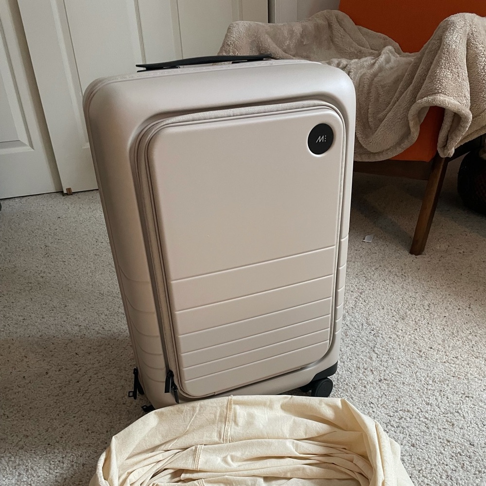 New in box - Monos carry-on Pro Plus